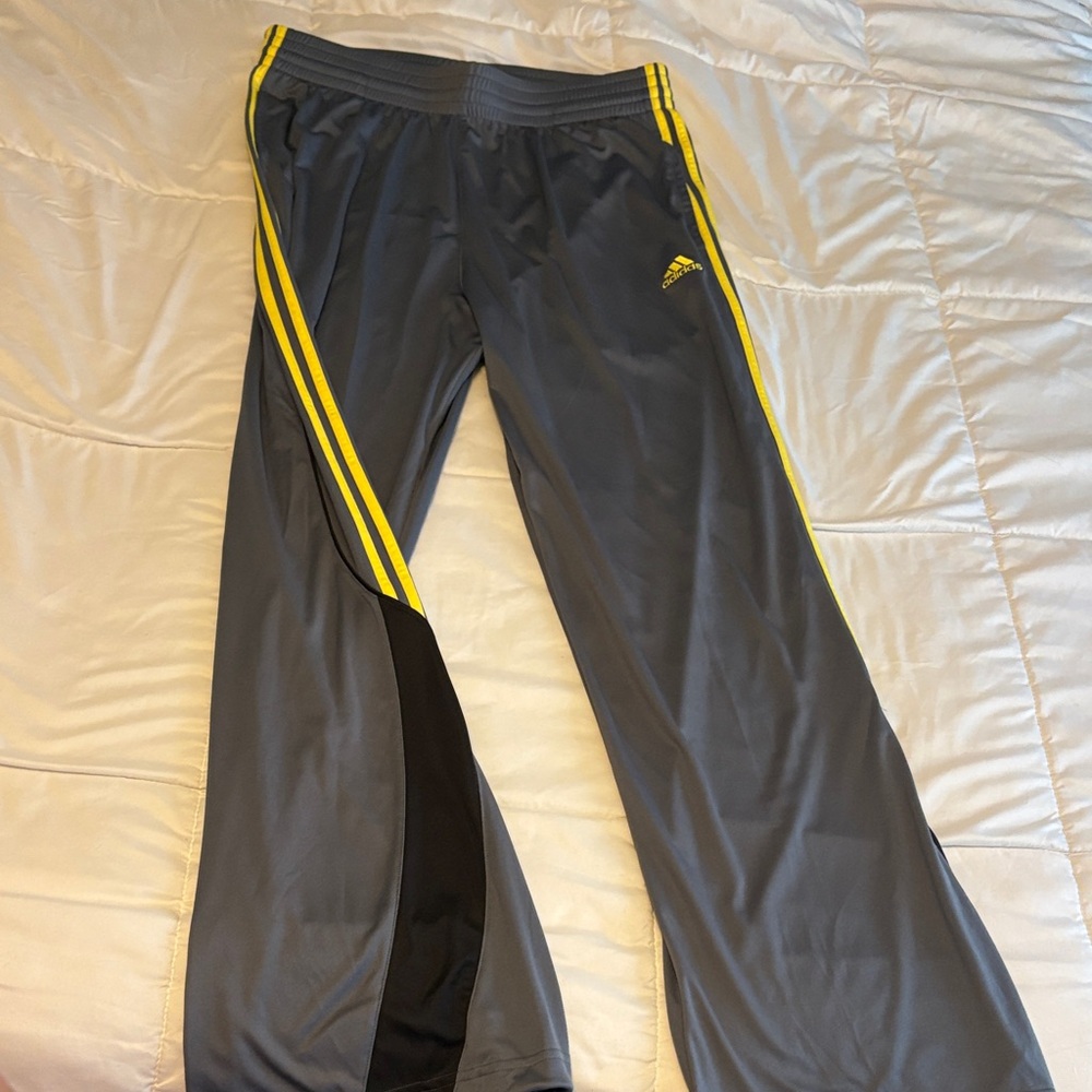 adidas Gray Sweatpants with Yellow Stripe Detail men’s large